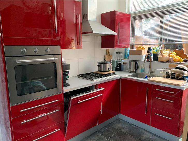 Hoogglans rood hoekkeuken, Huis en Inrichting, Keuken | Complete keukens, Gebruikt, Hoekkeuken, Rood, Kunststof, Hoogglans of Gelakt