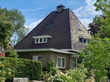 Dakpannen, nokvorsten en broekstuk, Romaans, geglazuurd beschikbaar voor biedingen