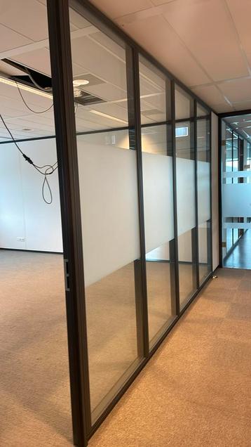 Glazenwand Glascassetes systeemwanden 42m1 beschikbaar voor biedingen