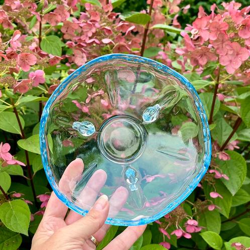 Blauw glas schaaltje op pootjes blauwe glazen schaal, Antiek en Kunst, Antiek | Glas en Kristal, Ophalen of Verzenden