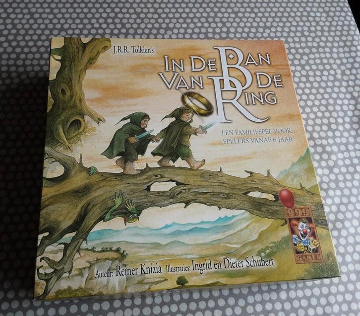 999 Games  - In de ban van de ring  zgan, Hobby en Vrije tijd, Gezelschapsspellen | Bordspellen, Zo goed als nieuw, Een of twee spelers