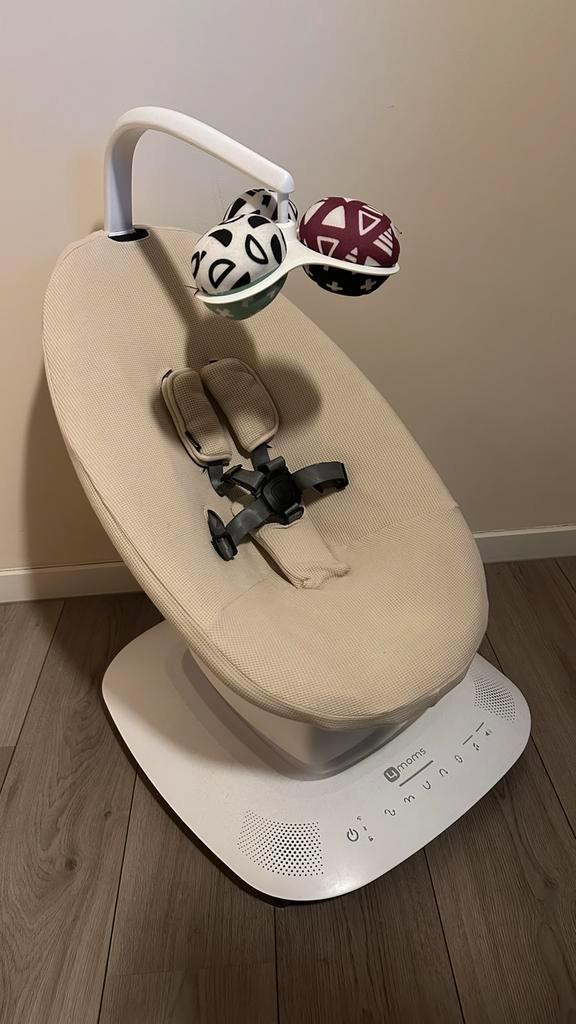Wipstoel 4moms mamaRoo 5 - Classic Black, Kinderen en Baby's, Wipstoeltjes, Zo goed als nieuw, Wipstoel, Overige merken, Met gordel(s) of riempje(s)