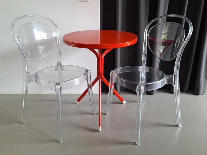 paar Calligaris bistrostoelen en rode driepoot bistrotafel, Huis en Inrichting, Stoelen, Zo goed als nieuw, Twee, Kunststof, Metaal