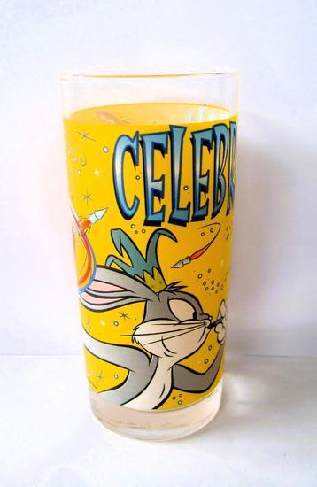 Looney Tunes Millennium Glas Bugs Bunny Daffy Duck beschikbaar voor biedingen