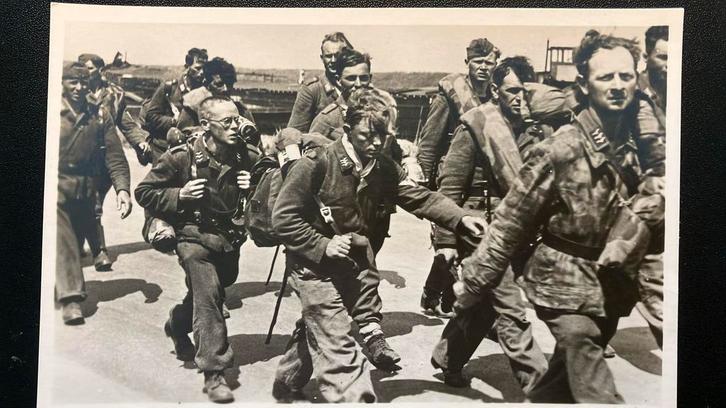 1945 - militair - uittocht Edel Germanen, Verzamelen, Militaria | Algemeen, Ophalen of Verzenden