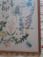 Franse brocante XL schilderij borduur wilde bloemen vlinders, Antiek en Kunst, Ophalen of Verzenden