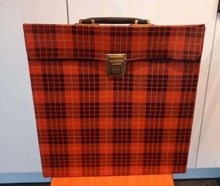 * Vintage vinyl lp platenkoffer rood zwart ruit smal (13) *, Muziek en Instrumenten, Behuizingen en Koffers, Gebruikt, Overige instrumenten