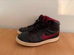 Te koop: Nike High Top Sneakers – Zwart/Rood Leer, Zwart, Ophalen of Verzenden, Nike Air Jordan, Sneakers of Gympen