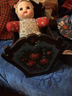Oude piep popje met wiegje/gemerkt., Verzamelen, Poppen, Zo goed als nieuw, Pop