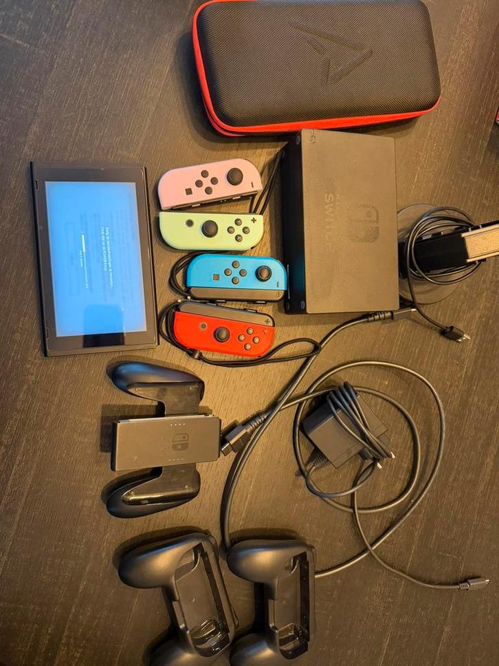 Nintendo Switch compelte set met 4 controllers!, Spelcomputers en Games, Spelcomputers | Nintendo Switch, Zo goed als nieuw, Switch Original