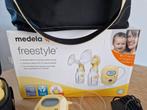 Medela Freestyle dubbele borstkolf inclusief accesoires!, Ophalen of Verzenden, Zo goed als nieuw, Borstkolf