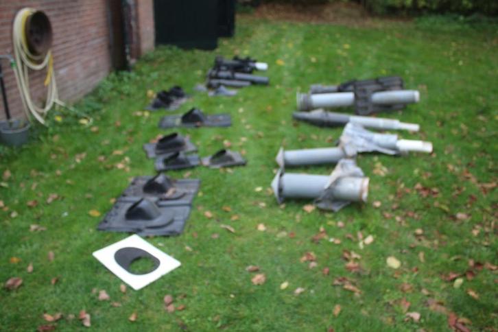 Verzameling dak doorvoeren per stuk of alles, Doe-het-zelf en Verbouw, Dakpannen en Dakbedekking, Gebruikt, Overige typen, Steen of Klei