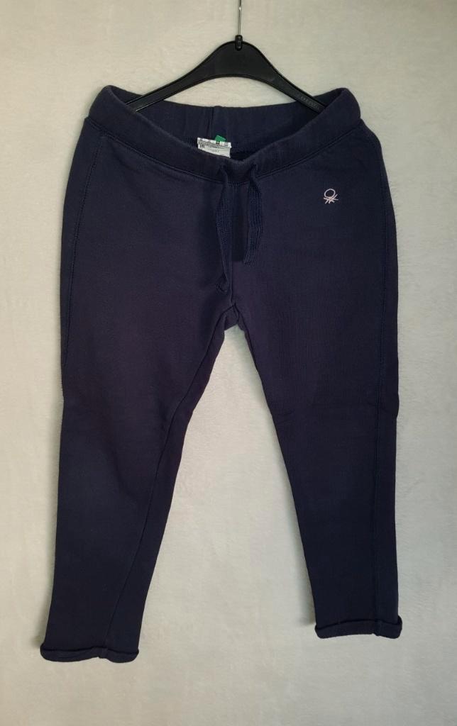 Super toffe donker blauwe sweat pant van Benetton., Kinderen en Baby's, Kinderkleding | Maat 128, Zo goed als nieuw, Meisje, Broek
