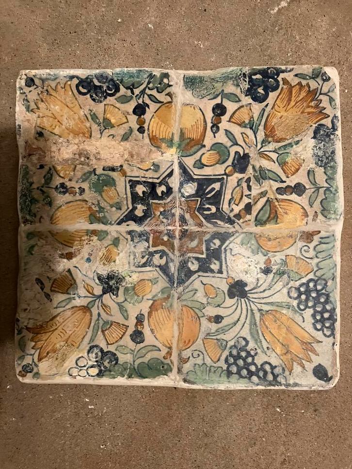 Antiek veelkleurig tegel tableau met granaatappels, Antiek en Kunst, Antiek | Wandborden en Tegels, Ophalen of Verzenden