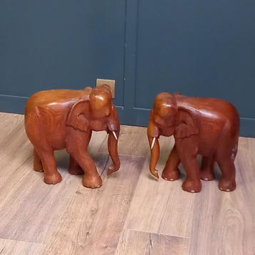 2x Antieke houten olifant p/st. beschikbaar voor biedingen