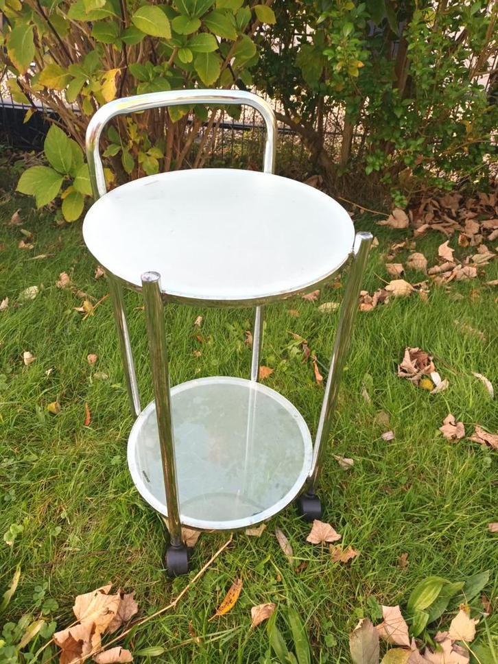 Serveerwagen van chroom  en 2 ronde glasplaten, Huis en Inrichting, Tafels | Sidetables, Rond, Ophalen