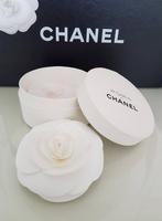 Chanel Camelia broche 'Les Camelias de Chanel', Sieraden, Tassen en Uiterlijk, Broches, Nieuw, Goud, Overige materialen, Ophalen of Verzenden