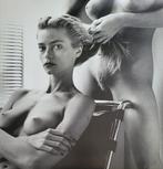 Helmut Newton - Two Playmates, Verzenden