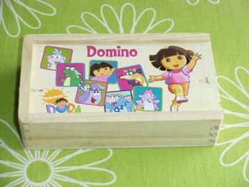 Domino van Dora met houten steentjes beschikbaar voor biedingen