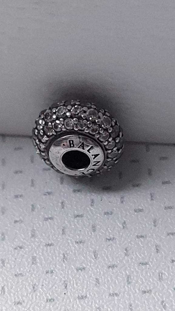 Originele Pandora Essence Me bedel zirkonia's BALANCE, Sieraden, Tassen en Uiterlijk, Bedels, Ophalen of Verzenden, Zo goed als nieuw