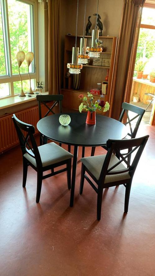 Vandaag ophalen! 4 nieuwe IKEA Ingolf stoelen met bekleding., Huis en Inrichting, Stoelen, Zo goed als nieuw, Vier, Hout, Zwart