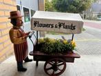 Miniatuur bloemkarretje met pop, Ophalen of Verzenden, Gebruikt