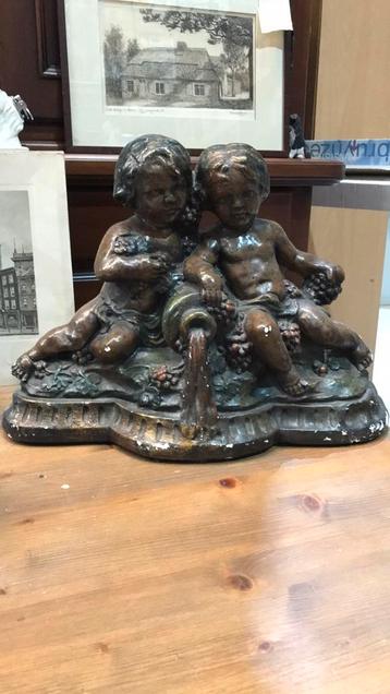 Antiek beeld/sculptuur van 2 kleine kinderen.  beschikbaar voor biedingen
