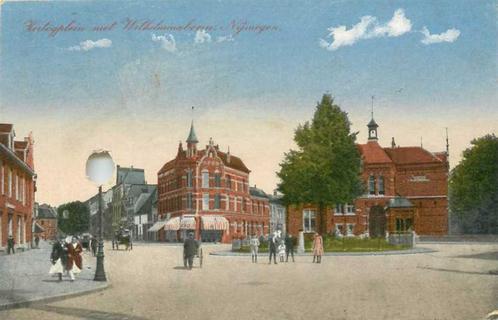 (300-093-039) Nijmegen Hertogplein met Wilhelminaboom, Verzamelen, Ansichtkaarten | Nederland, Gelderland, Verzenden