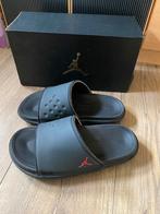 Te koop: Jordan play side slippers mt 38,5, Slippers, Zwart, Ophalen of Verzenden, Zo goed als nieuw