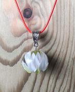 ketting met handgemaakte lampwork glashanger "lotus", Nieuw, Ophalen of Verzenden, Wit, Bloem of Plant