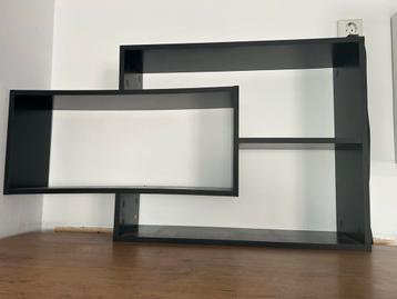 Zwarte wandrek - Weg wegens verandering interieur beschikbaar voor biedingen