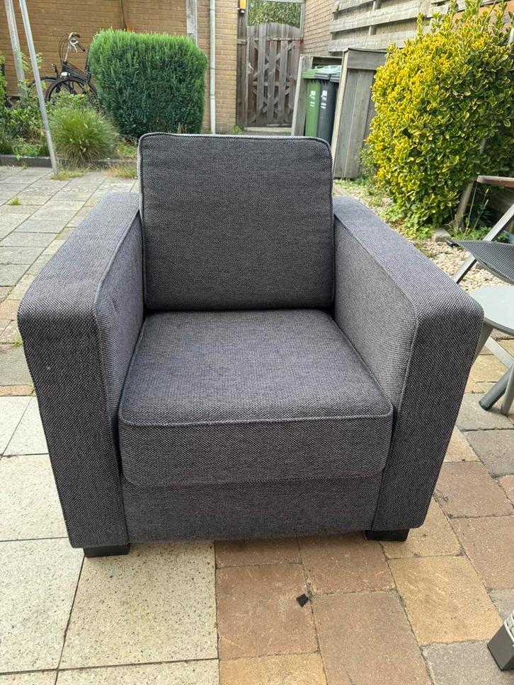 Antraciet grijze fauteuil - Stijlvol en comfortabel!, Huis en Inrichting, Fauteuils, Zo goed als nieuw, Stof, 75 tot 100 cm, Minder dan 75 cm