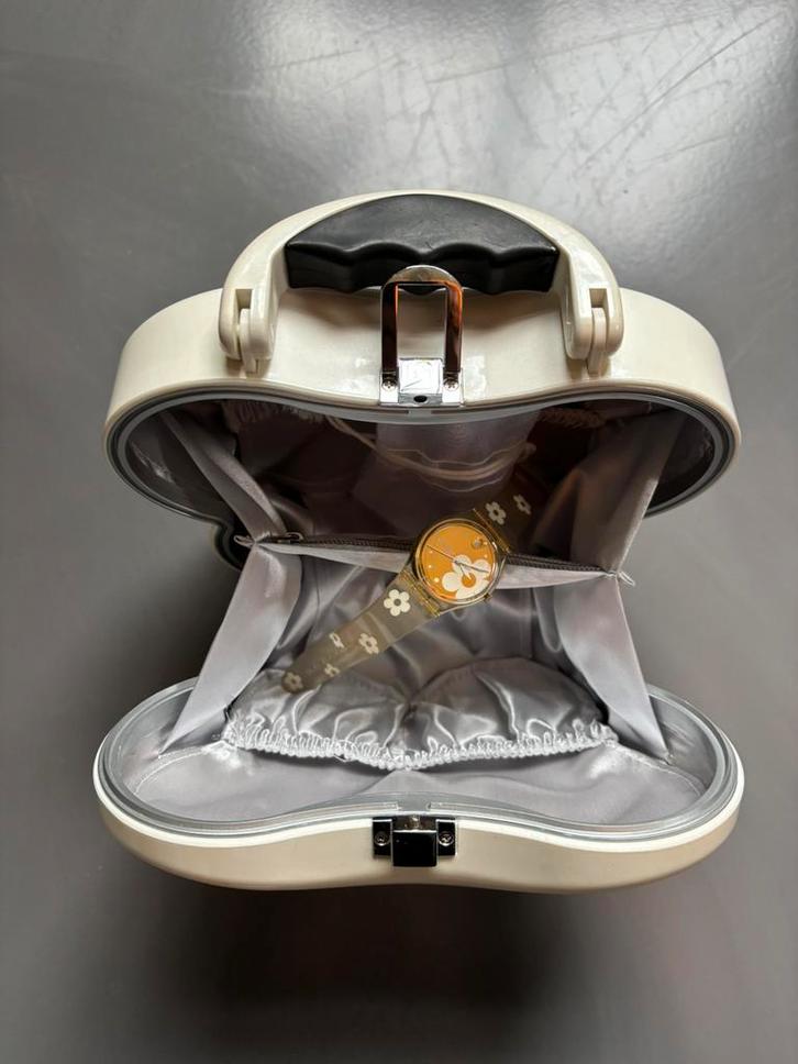 Swatch GE406 “5 Petal Joy” uit 2005, Sieraden, Tassen en Uiterlijk, Horloges | Kinderen, Zo goed als nieuw, Jongen of Meisje, Ophalen of Verzenden