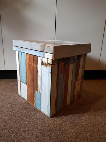 Dutch design chair.  beschikbaar voor biedingen