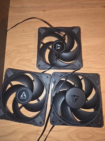3x Arctic P12 Fans - Zo goed als nieuw beschikbaar voor biedingen