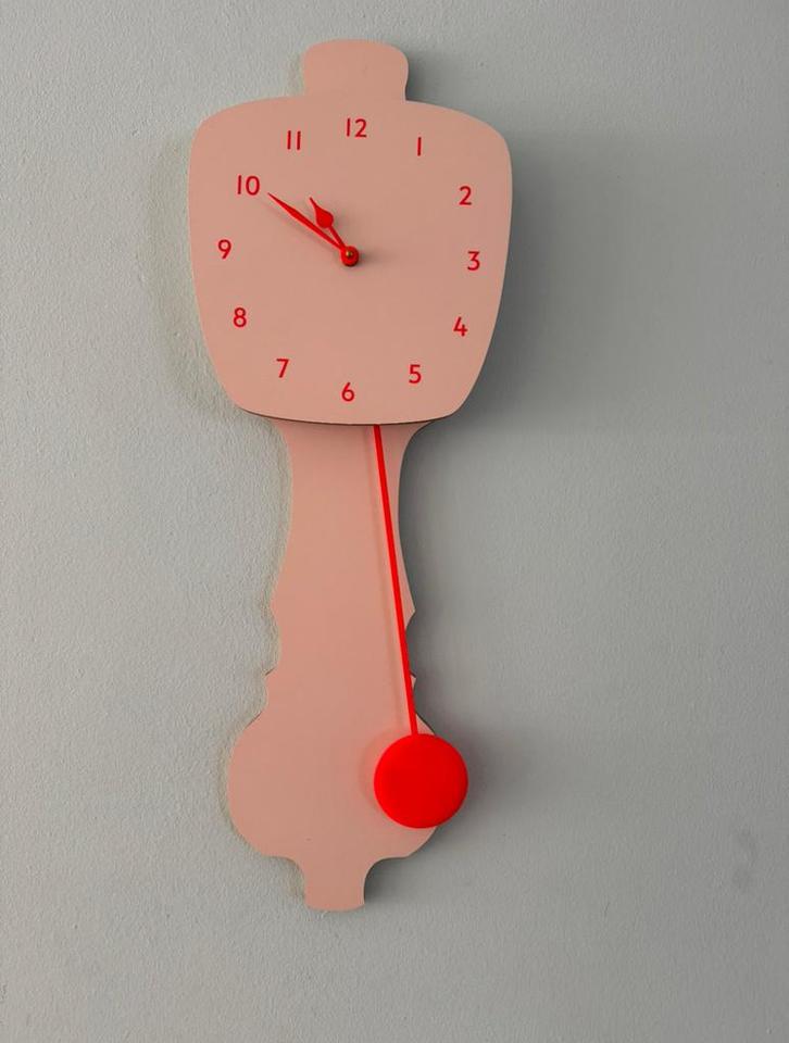 Kloq wandklok met slinger Dutch Design, Huis en Inrichting, Woonaccessoires | Klokken, Zo goed als nieuw, Wandklok, Ophalen