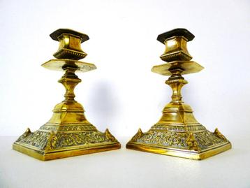 Set Victoriaanse kandelaars met Sater figuur gemerkt ca.1880 beschikbaar voor biedingen