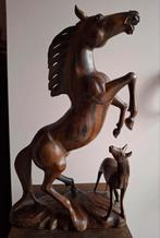 Prachtig handgesneden houtsnijwerk paard met veulen, Ophalen of Verzenden