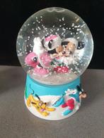 Disney winterglobe schaatsende mickey en minnie mouse, Ophalen of Verzenden, Mickey Mouse, Zo goed als nieuw, Beeldje of Figuurtje