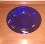 Asbak/schaal blauw glas met bewerkte buitenrand € 4,00, Glas, Schaal, Rond, Ophalen of Verzenden