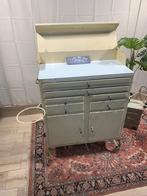 Oud doctors assistent trolly car, Ophalen