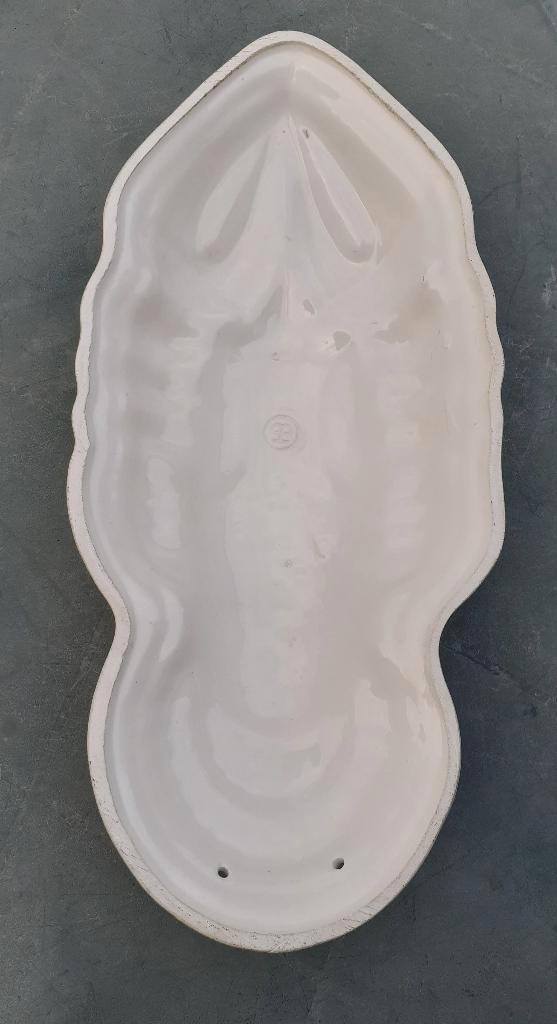 (KE14) Vintage witte aardewerken serveerschaal kreeft groot, Huis en Inrichting, Keuken | Servies, Zo goed als nieuw, Schaal of Schalen