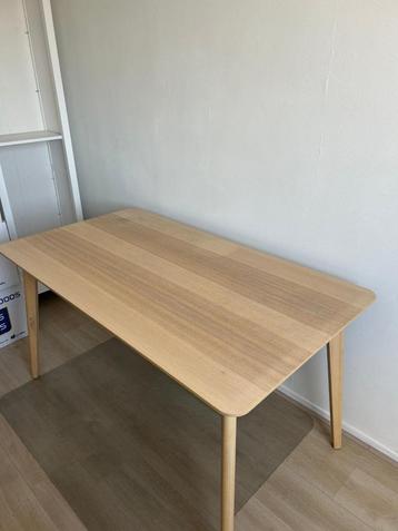 Eettafel beschikbaar voor biedingen