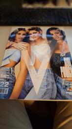 V Magazine 122  Kristen Stewart, Naomi Scott, Ella Balinska, Ophalen of Verzenden, Zo goed als nieuw, Muziek, Film of Tv