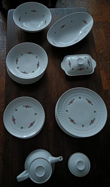 Prachtig romantisch Porseleinen Servies met Rozenmotief  beschikbaar voor biedingen