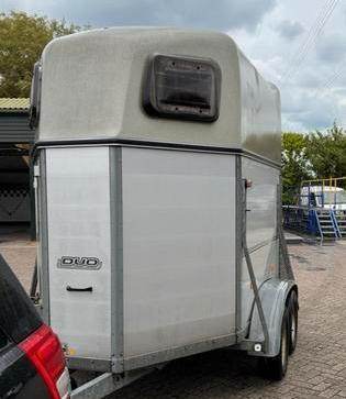 Super net onderhouden 2 paards trailer aluminium boekjes etc beschikbaar voor biedingen