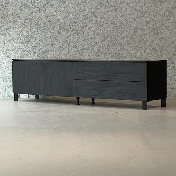 tv dressoir zwart eiken fineer 209cm **hotel chique**, Huis en Inrichting, Kasten | Dressoirs, Zo goed als nieuw, 200 cm of meer