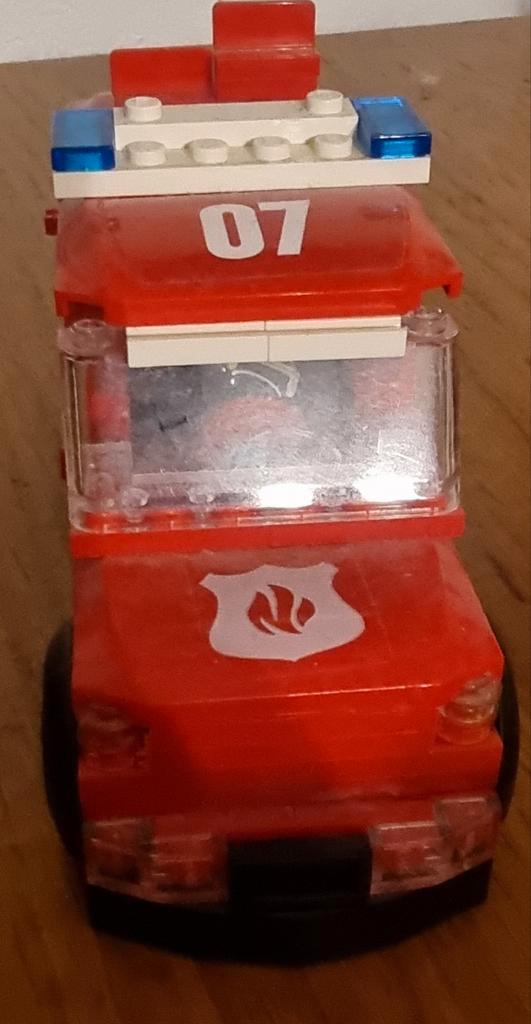 Lego brandweerauto met poppetje., Kinderen en Baby's, Speelgoed | Duplo en Lego, Zo goed als nieuw, Lego, Complete set, Ophalen of Verzenden