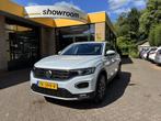 Volkswagen T-Roc 1.5 TSI Style Automaat Navi PanoSchuifdak V, Auto's, Euro 6, 4 cilinders, 150 pk, Wit