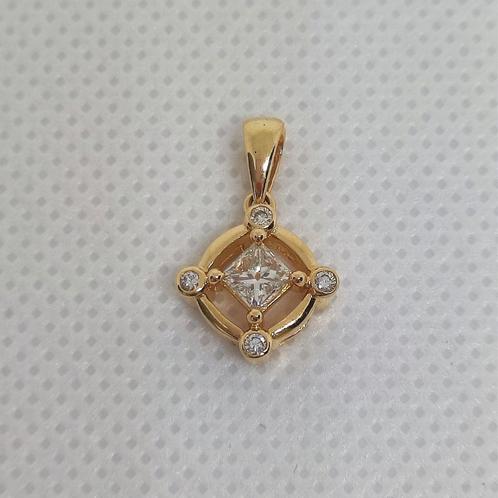 TASAKI 0.35ct Princess Cut Diamond Pendant, Sieraden, Tassen en Uiterlijk, Kettinghangers, Zo goed als nieuw, Goud, Goud, Overige voorstellingen